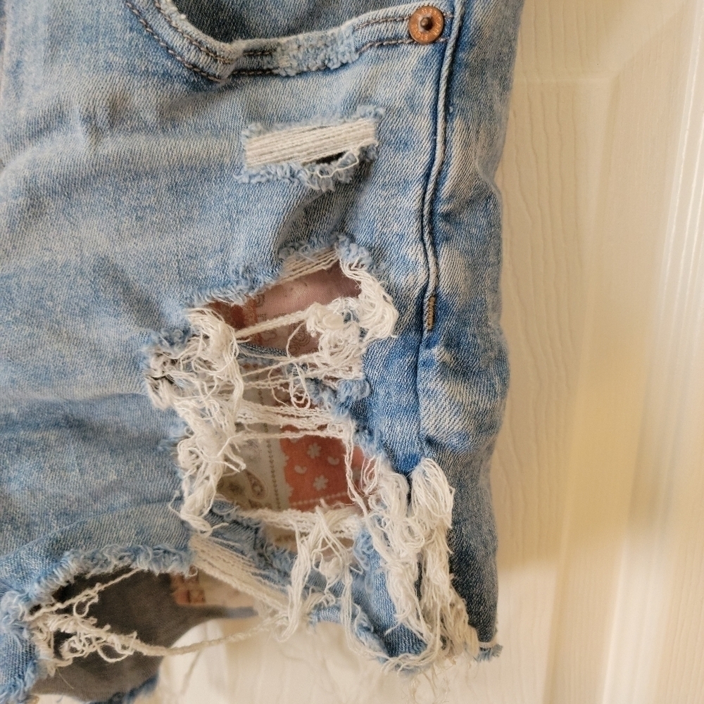 American Eagle 4 High Rise Denim Shorts Shortie Distressed - Picture 2 of 9